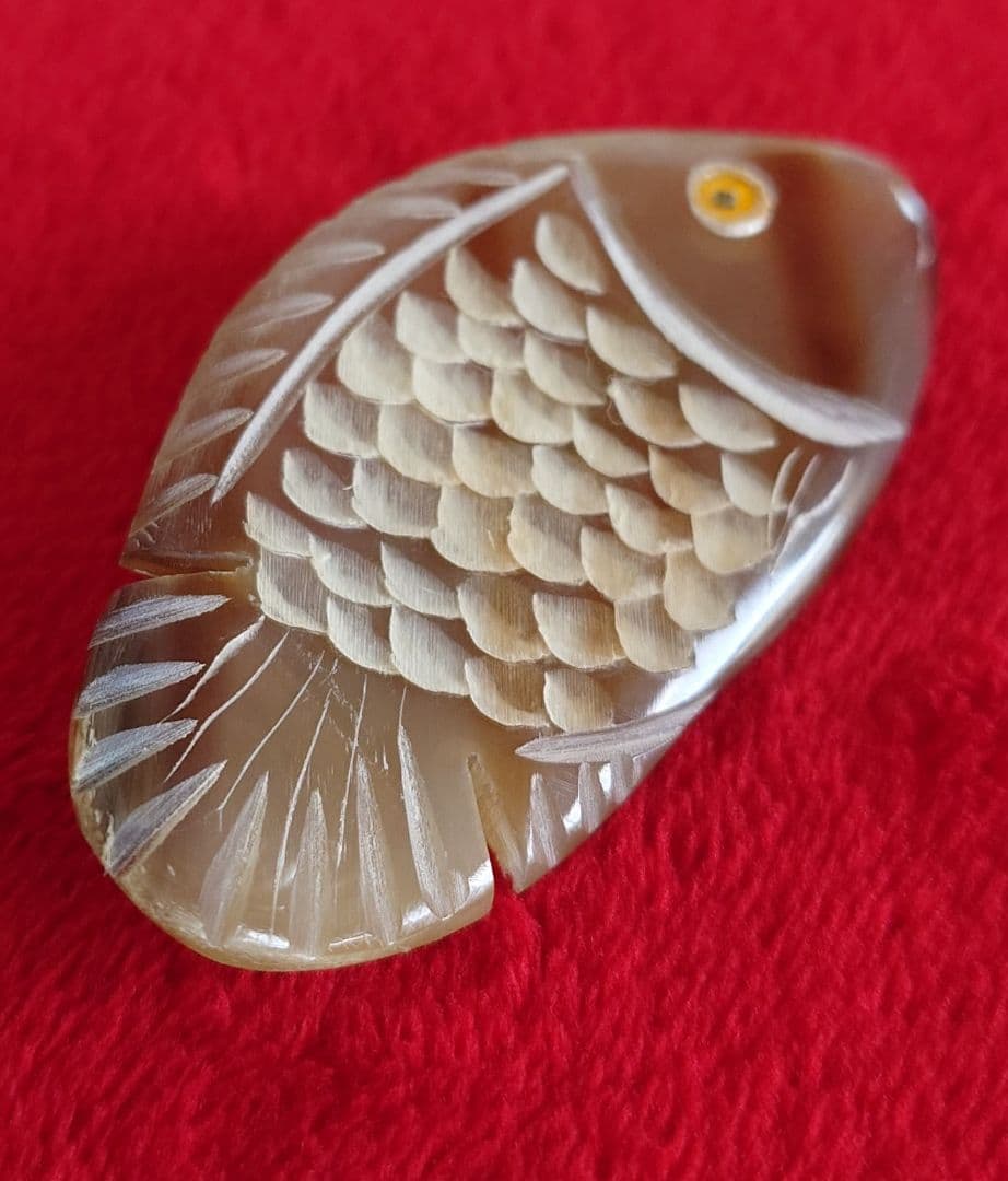 ヴィンテージ ブローチ 水牛 彫刻 魚 モチーフ E48＆198＆D95 3点