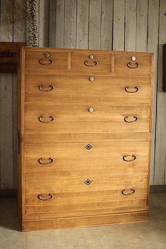 味のある木製の引き出し2段　チェスト　桐箪笥