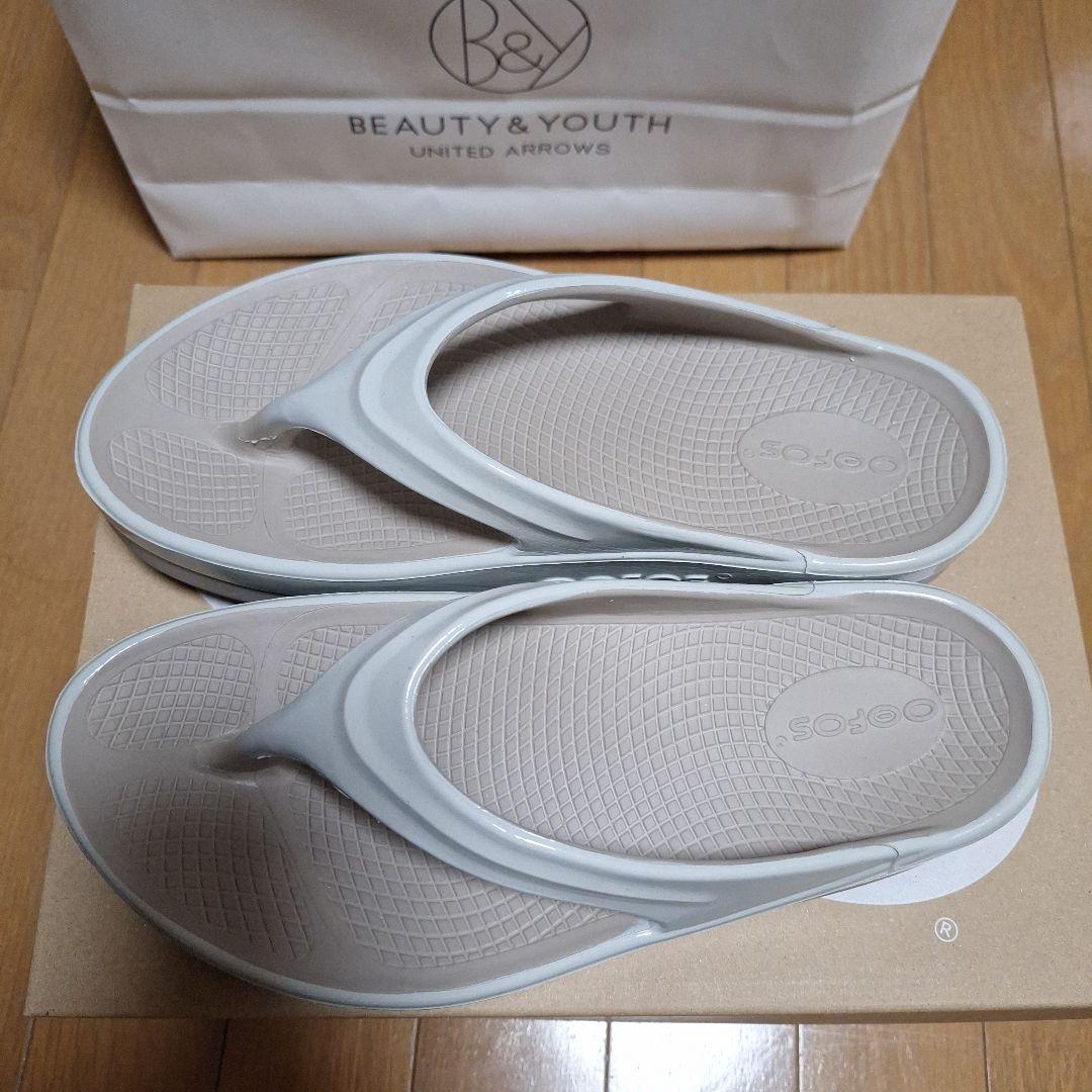 新作Oofos ウーフォス24.5～25cmメガ　ベージュ 2トーン厚底サンダル