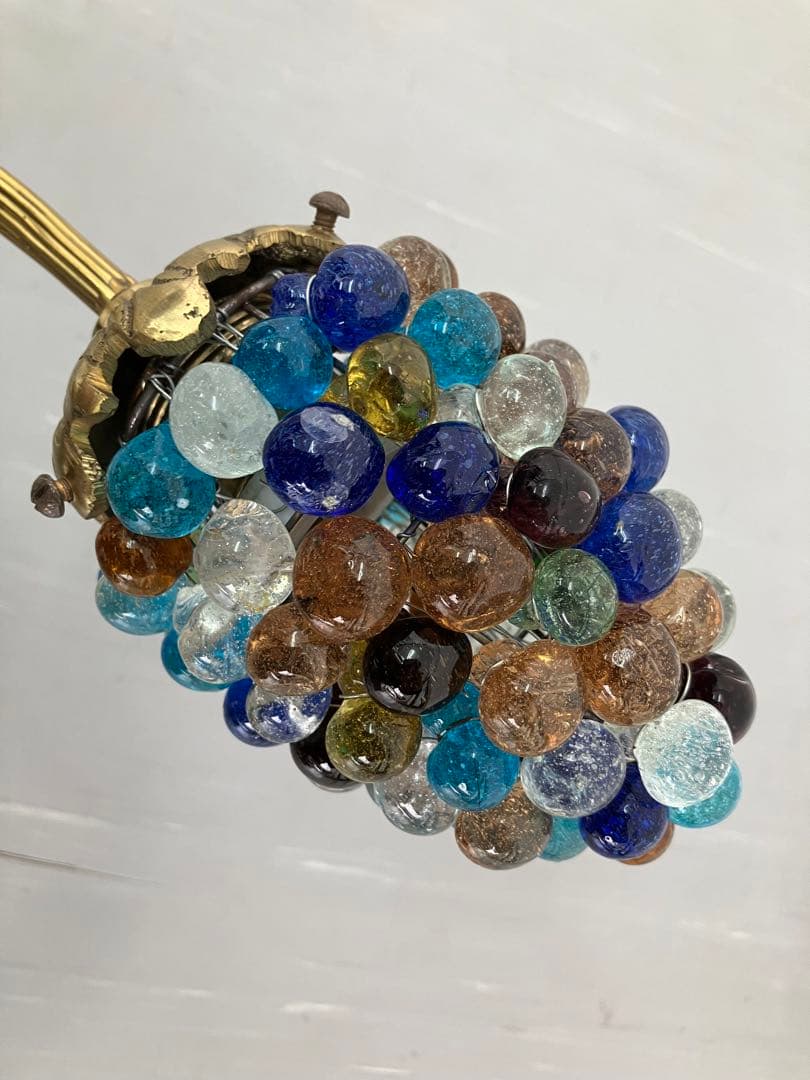 アンティークな壁掛照明器具　2灯　ガラス製ビー玉風シェード　お洒落な玄関照明葡萄