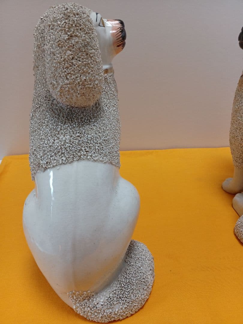 英国　スタッフォードシヤードッグ　2体　プードル大　24センチ