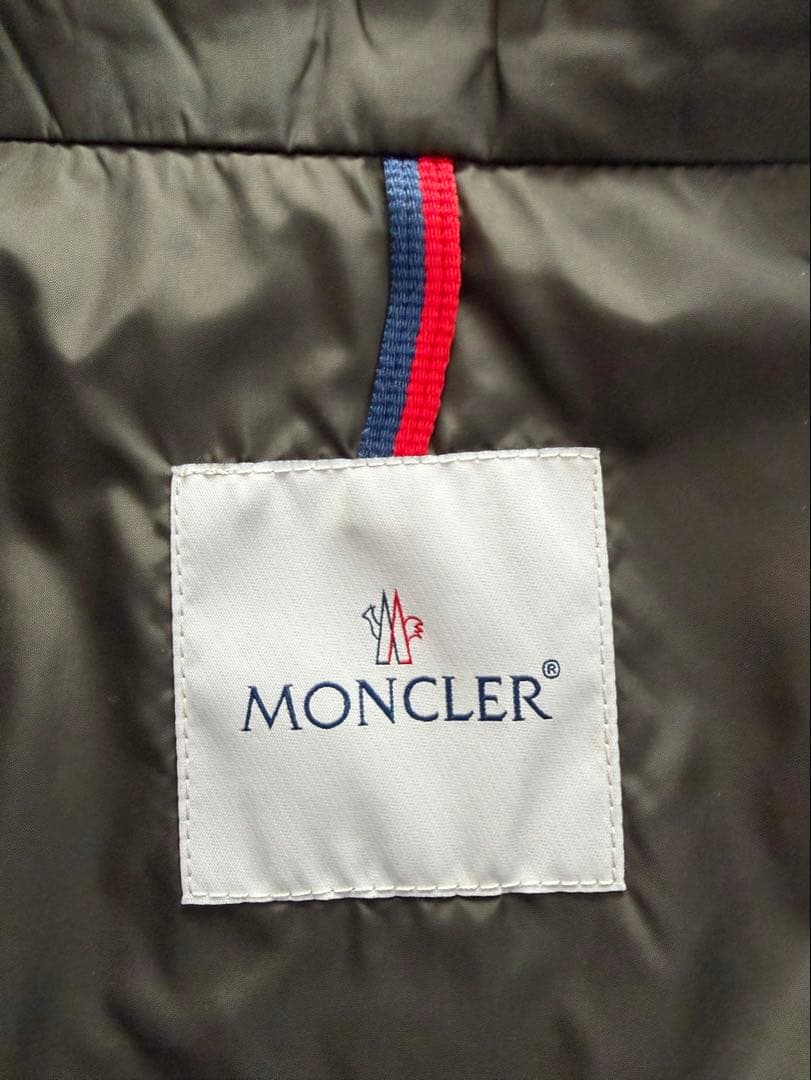 即購入大歓迎P専用 モンクレール　ナイロンジャケット　カーキ　サイズ4