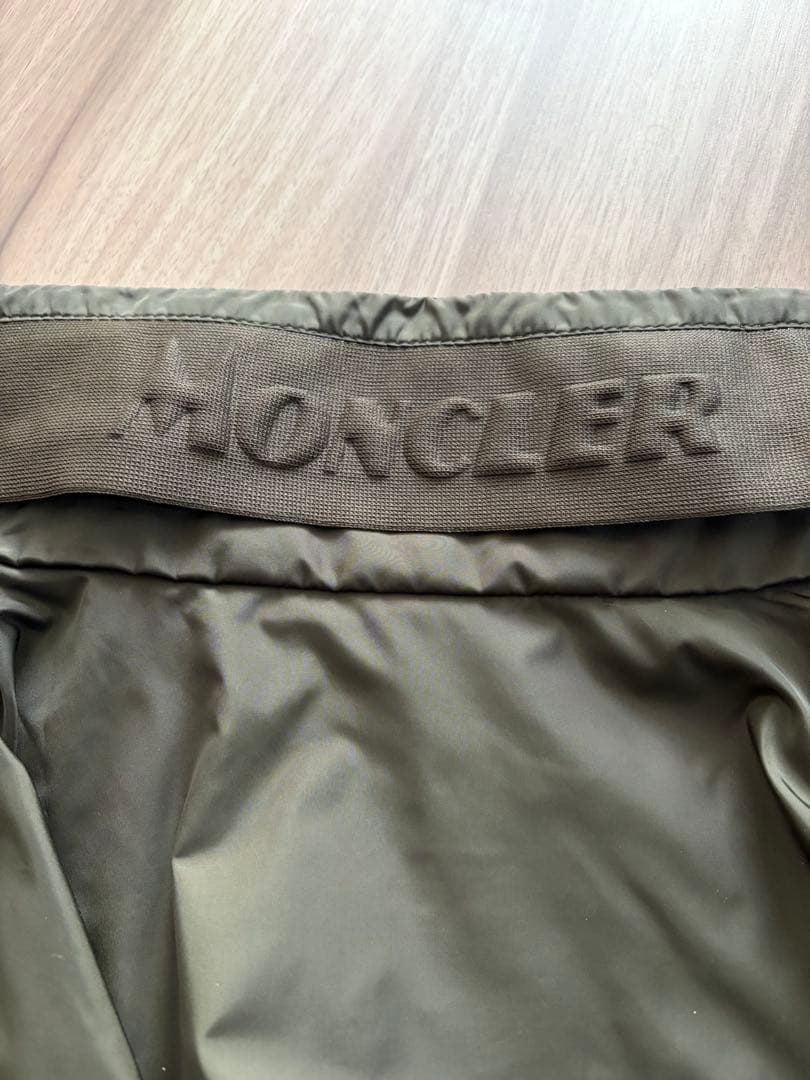 即購入大歓迎P専用 モンクレール　ナイロンジャケット　カーキ　サイズ4