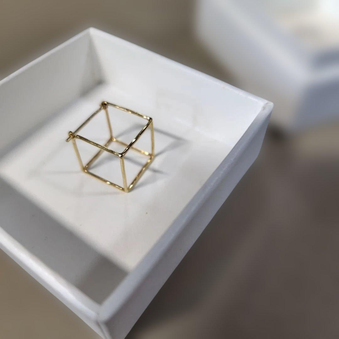 〈シハラ〉スクエアピアス15