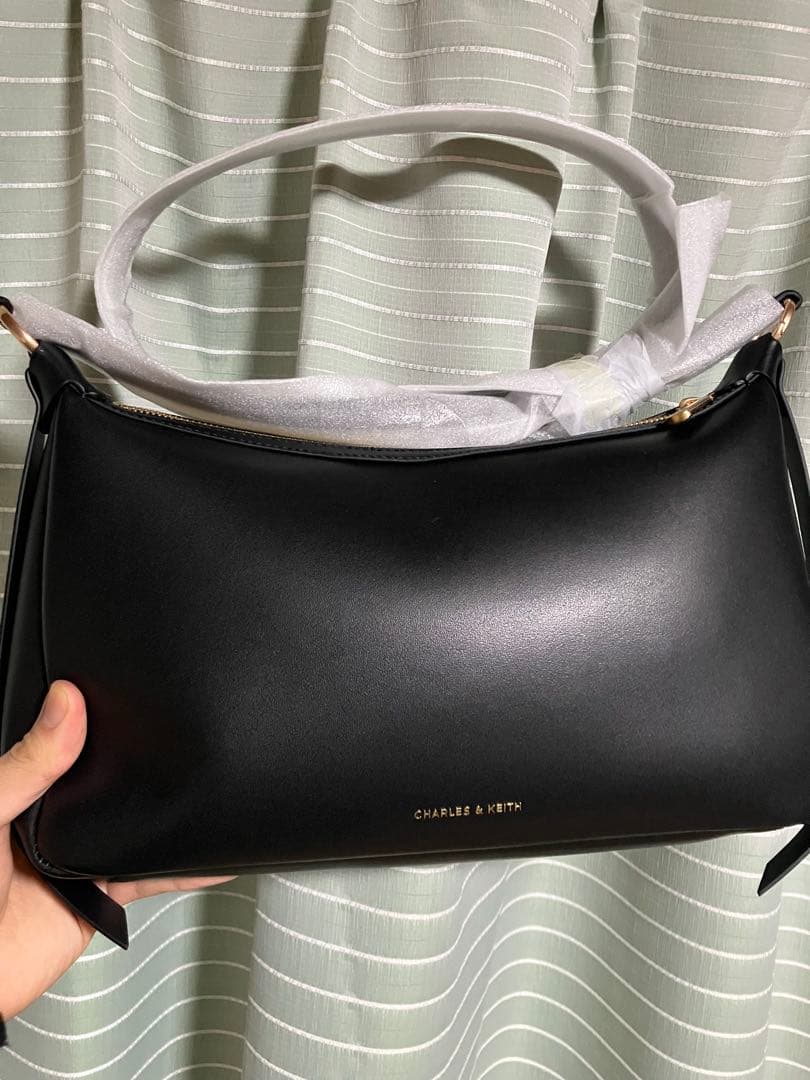 CHARLES & KEITH Calla カルラ ショルダーバッグ