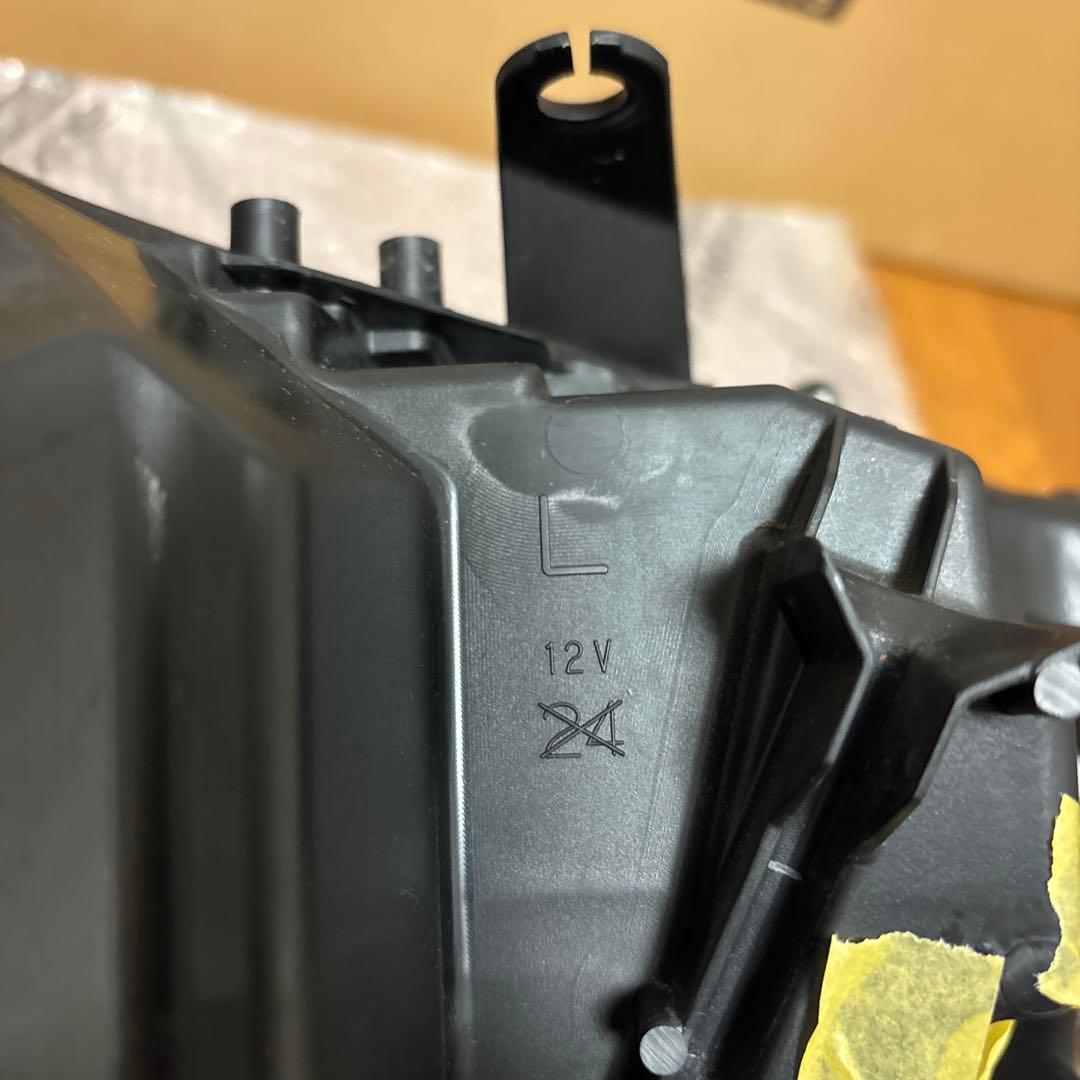 トヨタプリウス phvヘッドライト左