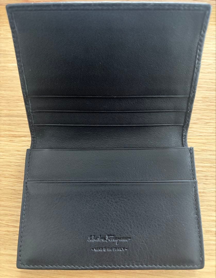 （美品）フェラガモ 名刺入れ 黒