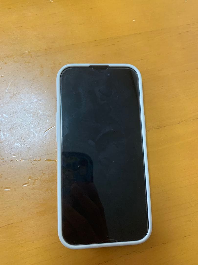 美品iPhone15 ブラック　無印の白ケース付き