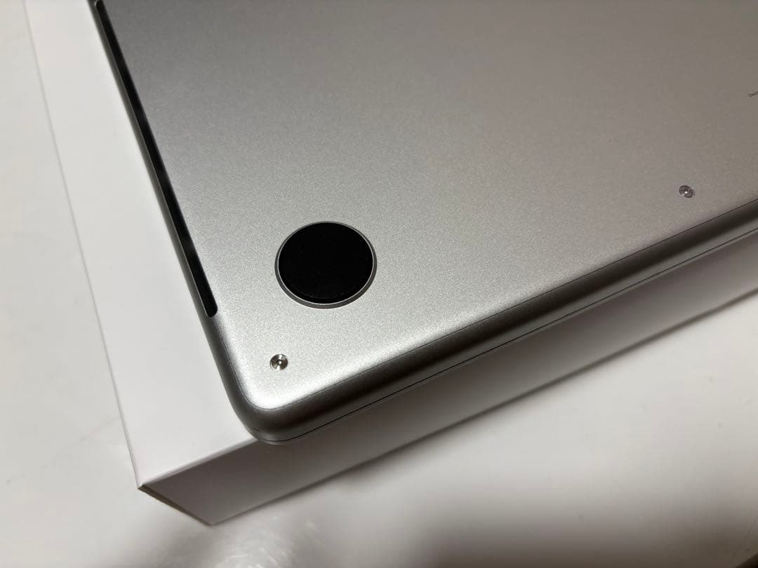 【極美品】MacBook Pro M2チップ 2024 1T SSD