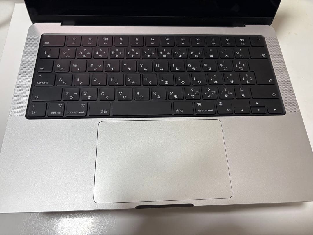 【極美品】MacBook Pro M2チップ 2024 1T SSD
