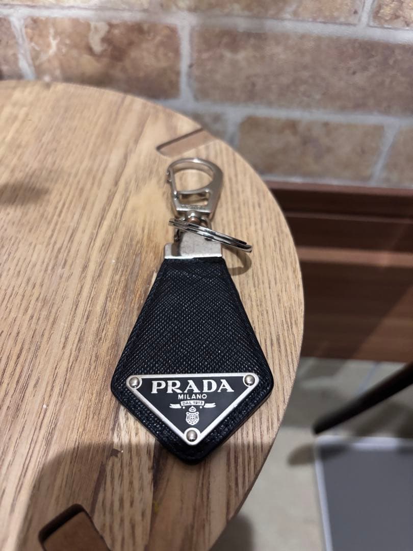 PRADA ブラック キーホルダー