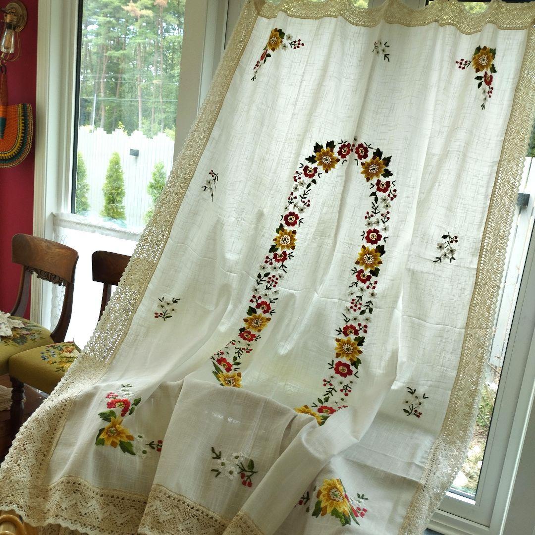 ひまわり　カロチャ手刺繍　混紡リネン　大判　テーブルクロス　145×215