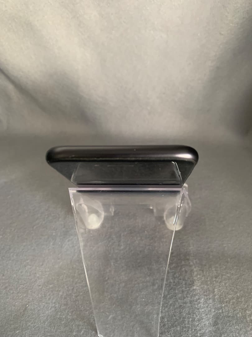 美品　国内版　SIMフリー　iPhone SE 第二世代　128GB　ブラック色