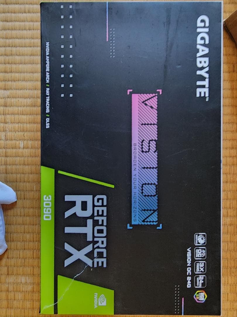 GEFORCE RTX 3090 GIGABYTE VISION 本体