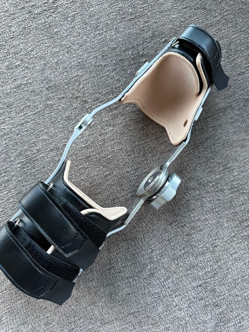 肘用装具　リハビリ　トレーニング　腕