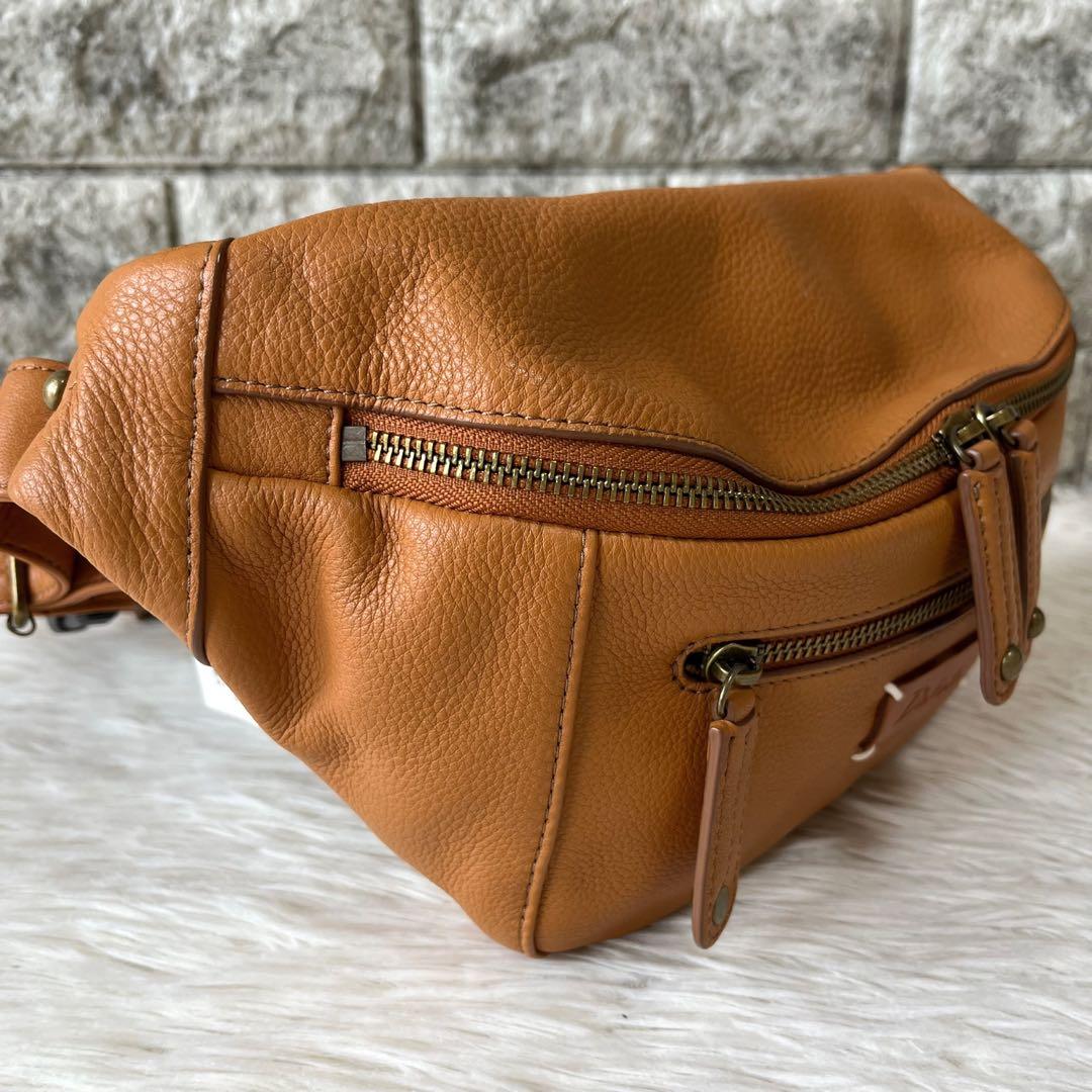 【新品未使用】ダコタ　レザー　ボディバッグ　ポーチ