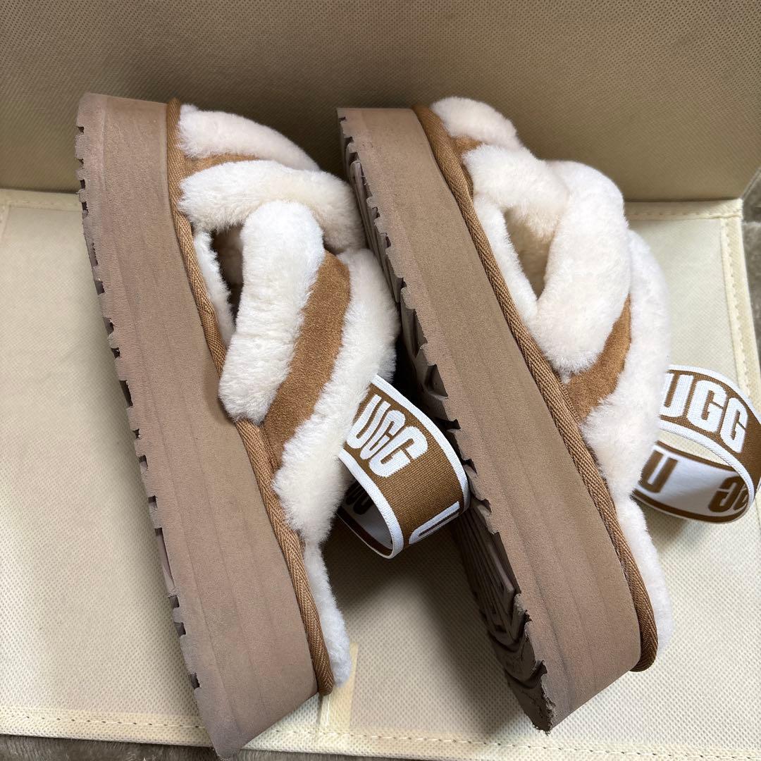 UGG サンダル サイズ23ベージュ・ホワイト