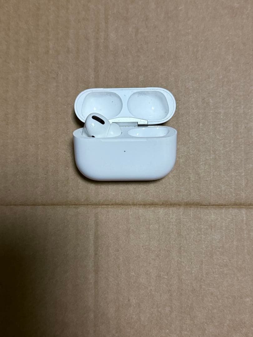 AirPods Pro 片耳(左)本体 ホワイト 充電ケース付き