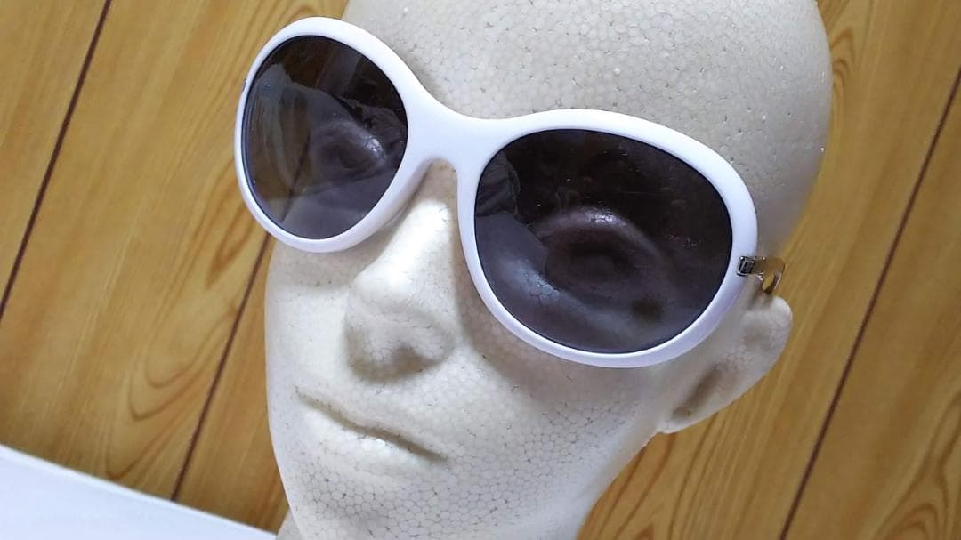 正規レア シャネル ココマーク メタルフェザーフレーム ラウンドサングラス白×黒