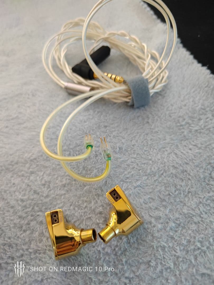 水月雨(MOONDROP) Illumination 光 / 秋月4.4mm