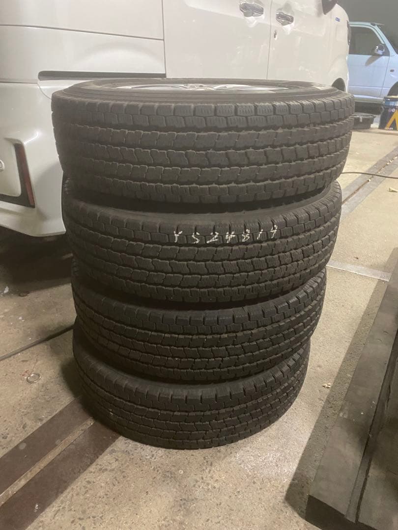 スタッドレス　4本セット　ホイール付き　13インチ プロボックス