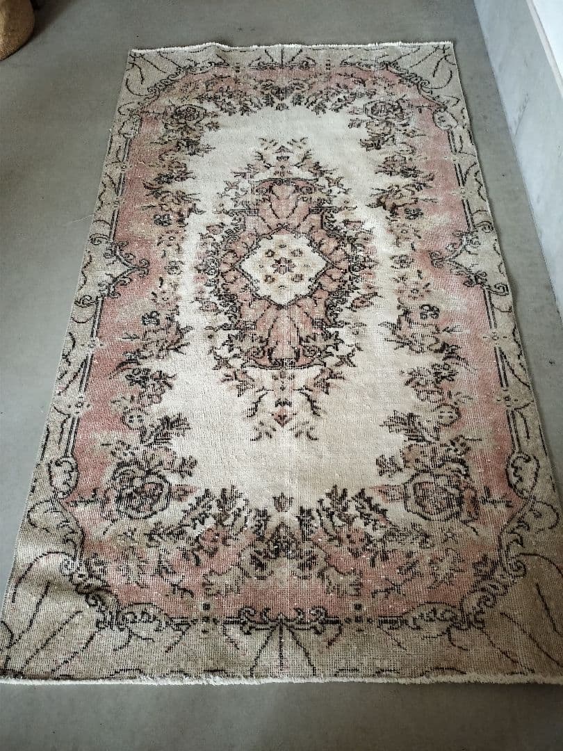 淡いカフェオレとくすみピンク　ヴィンテージラグ　石田ゆり子さんNo.687