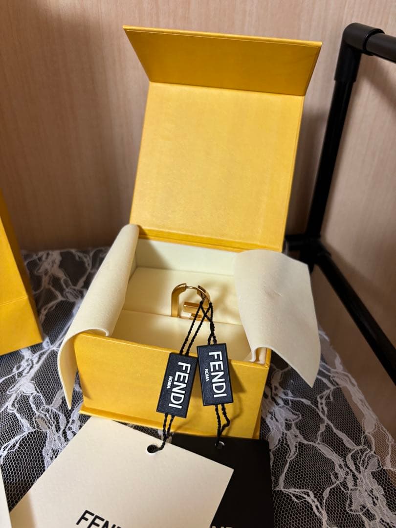 FENDI ゴールドピアス