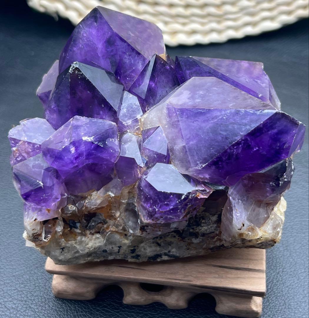 レア★コンゴ産アメジストクラスター　木台付き　大結晶 パワーストーン　浄化