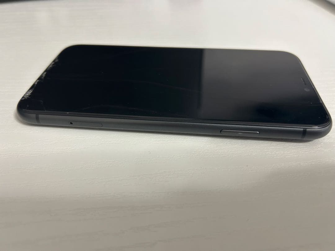 iPhone 11 ブラック 本体 ひび割れあり