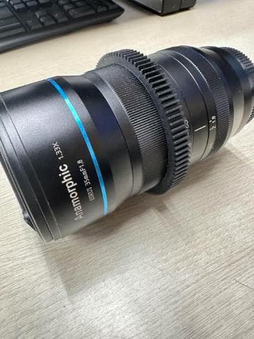 SIRUI 35mm F1.8 1.33× アナモルフィックレンズ　MFT