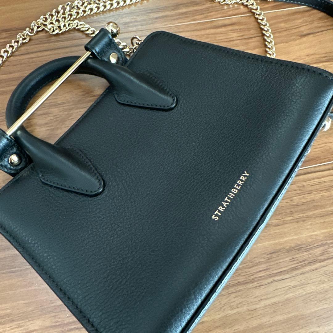 ストラスベリー チェーンショルダーバッグ レザー ブラックSTRATHBERRY