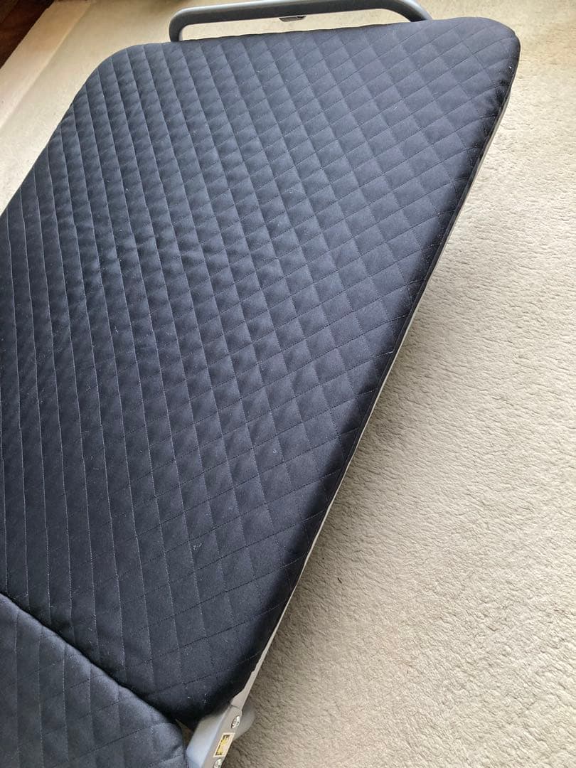 ブラック折りたたみベッド