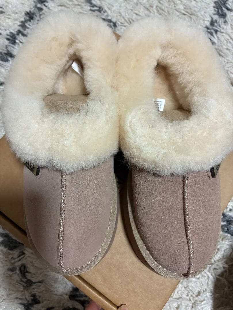 新年お値下げ❗️新品未使用UGG EVERAU厚底ムートンブーツベージュsand