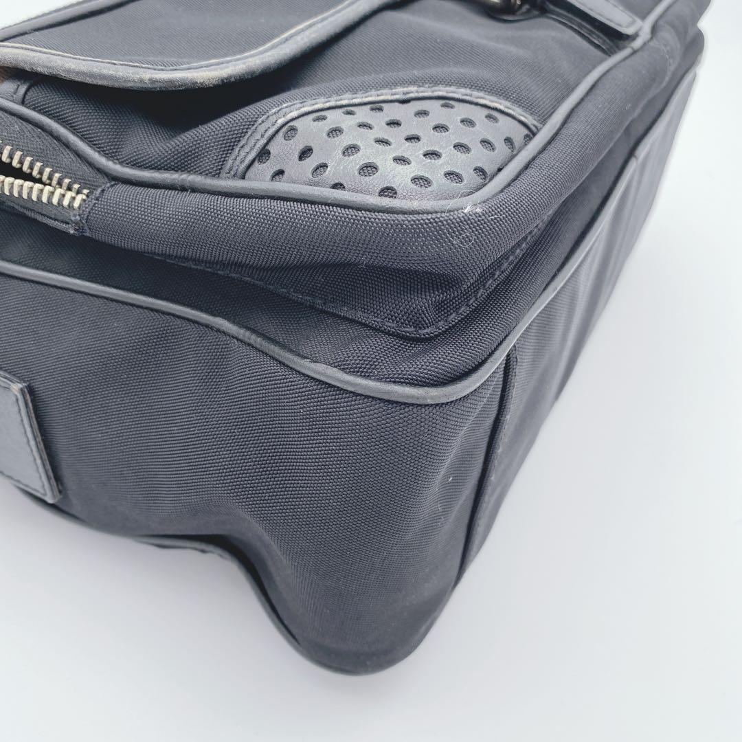 希少 バーバリーロンドン ショルダーバッグ ロゴ刻印 ノバチェック 黒 男女兼用