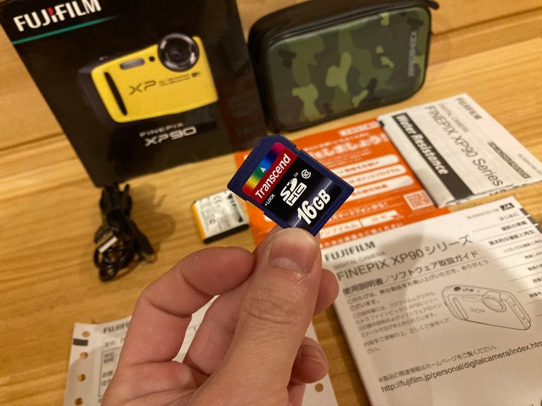 FUJIFILM 富士フイルム　FINEPIX XP90 防水デジカメ　コンデジ