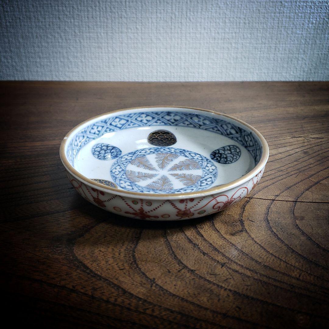小皿 古伊万里 明治 丸窓 ようらく 四方襷文様 大明嘉清年製 ロ号 欠け