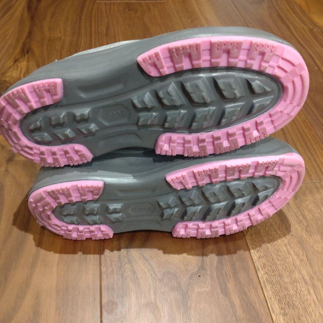 スキーウェアセット150センチ　ブーツ・手袋・ニット帽付き