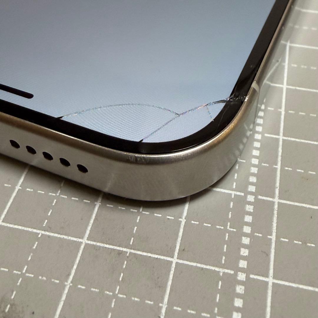 iPhone15 Pro 128GB ホワイトチタニウム バッテリー97%