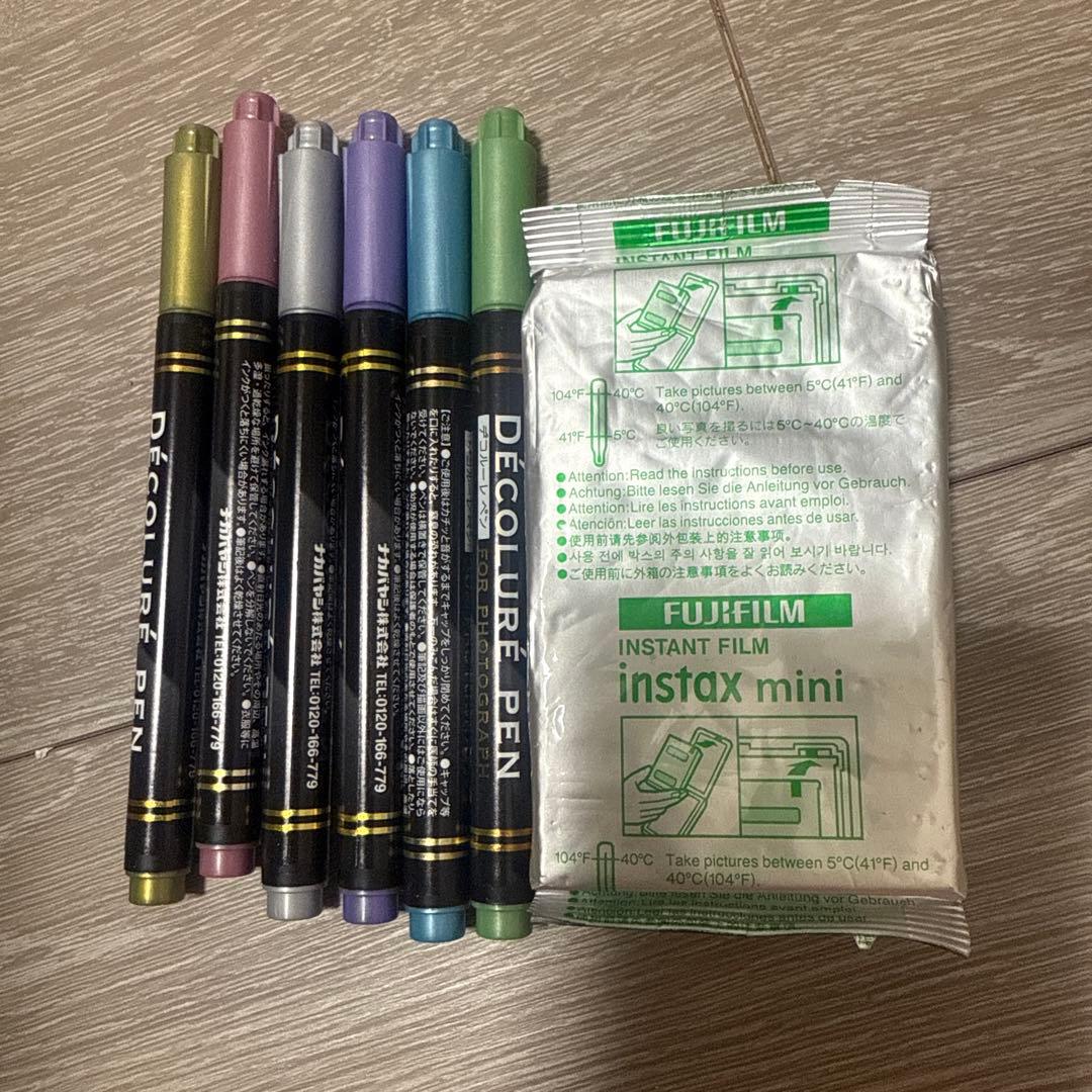 instax mini 12ピンク ケース&フィルム&落書き用ペン6本付き