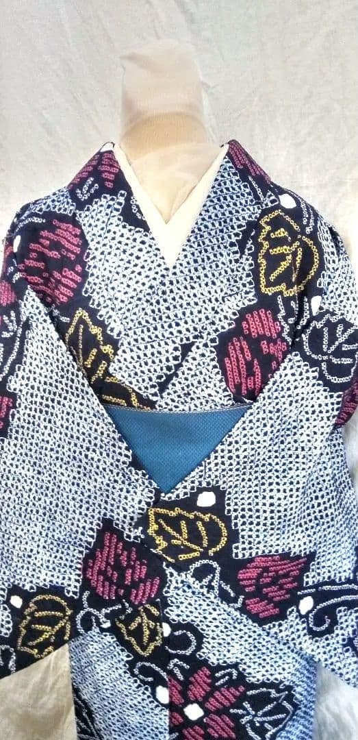 有松鳴海絞り浴衣、紺色に葉っぱ柄入り
