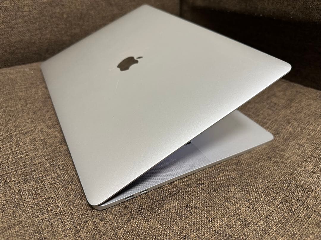 MacBook Pro 15 インチ　シルバー　2017 i7-16GB-512
