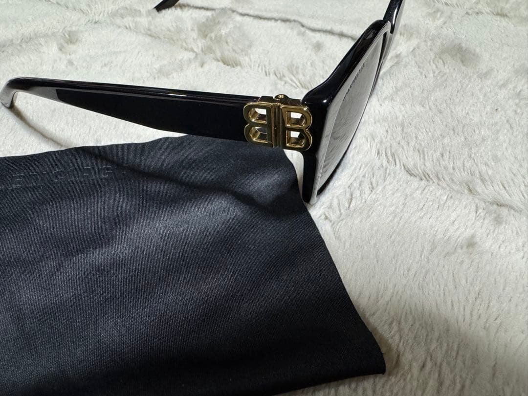 バレンシアガサングラス