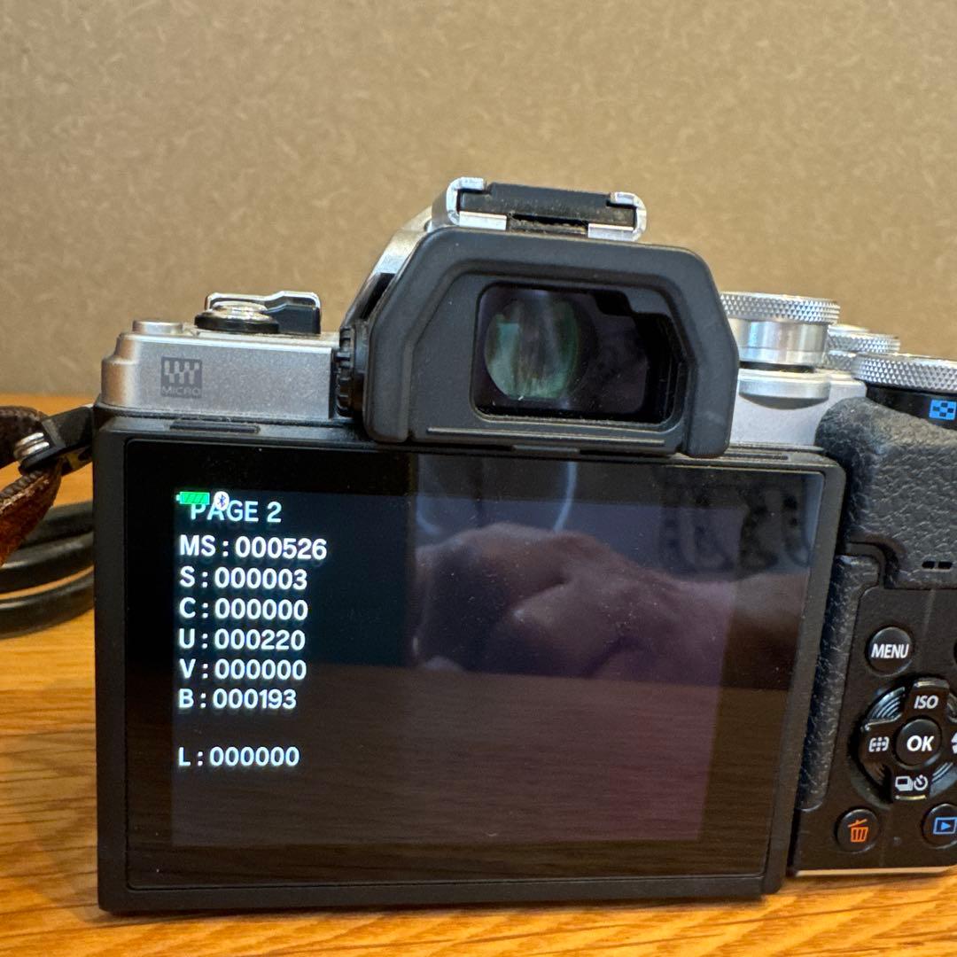 OLYMPUS OM-D ミラーレス一眼 カメラ