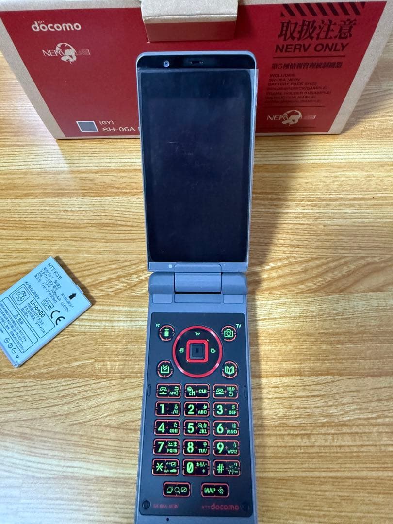 SH-06A NERV エヴァンゲリオン ガラケー 限定品