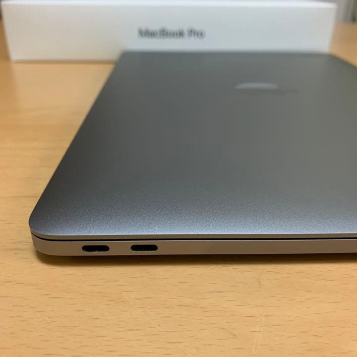 MacBook本体 MacBook pro / 2.0GHz / 16GB / 256GB