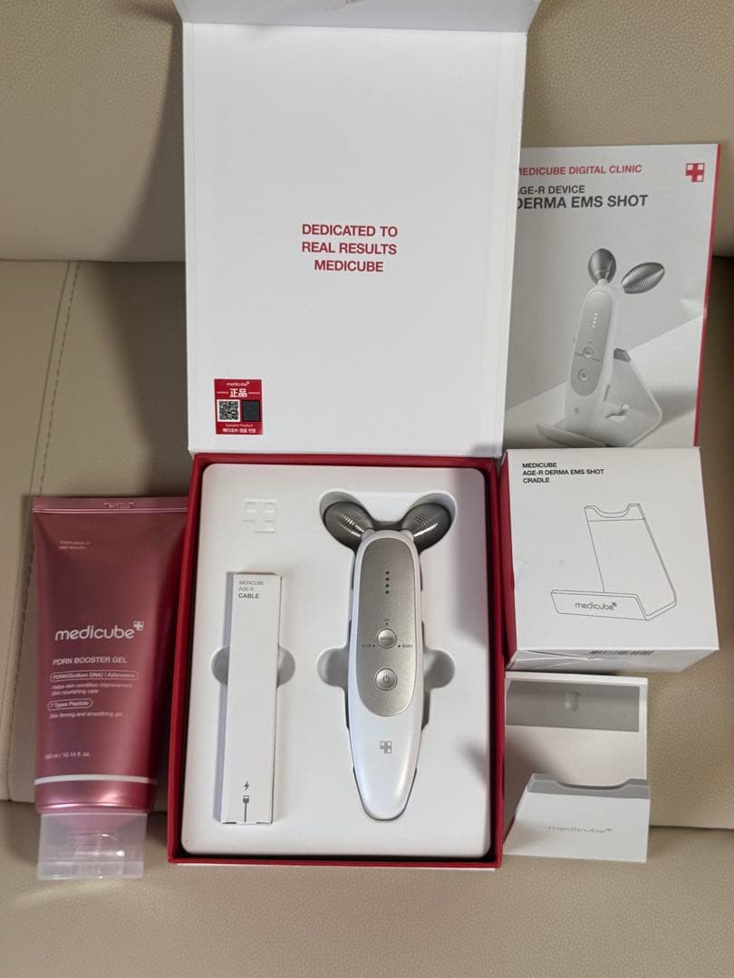 【正規品】メディキューブ　AGE-R DERMA EMS SHOT 美顔器