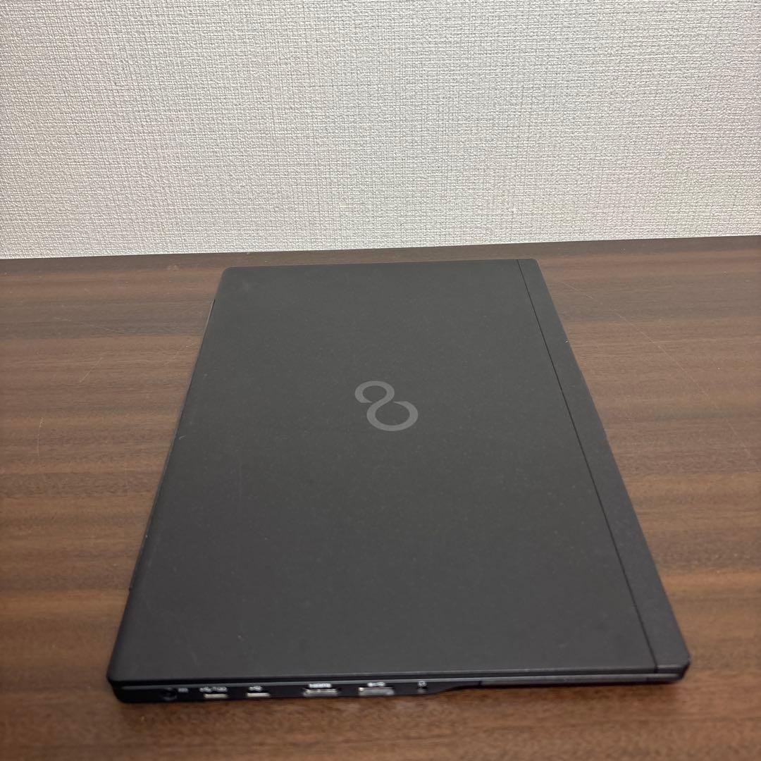 美品！世界最軽量クラス！超高性能富士通製13.3インチノートパソコン