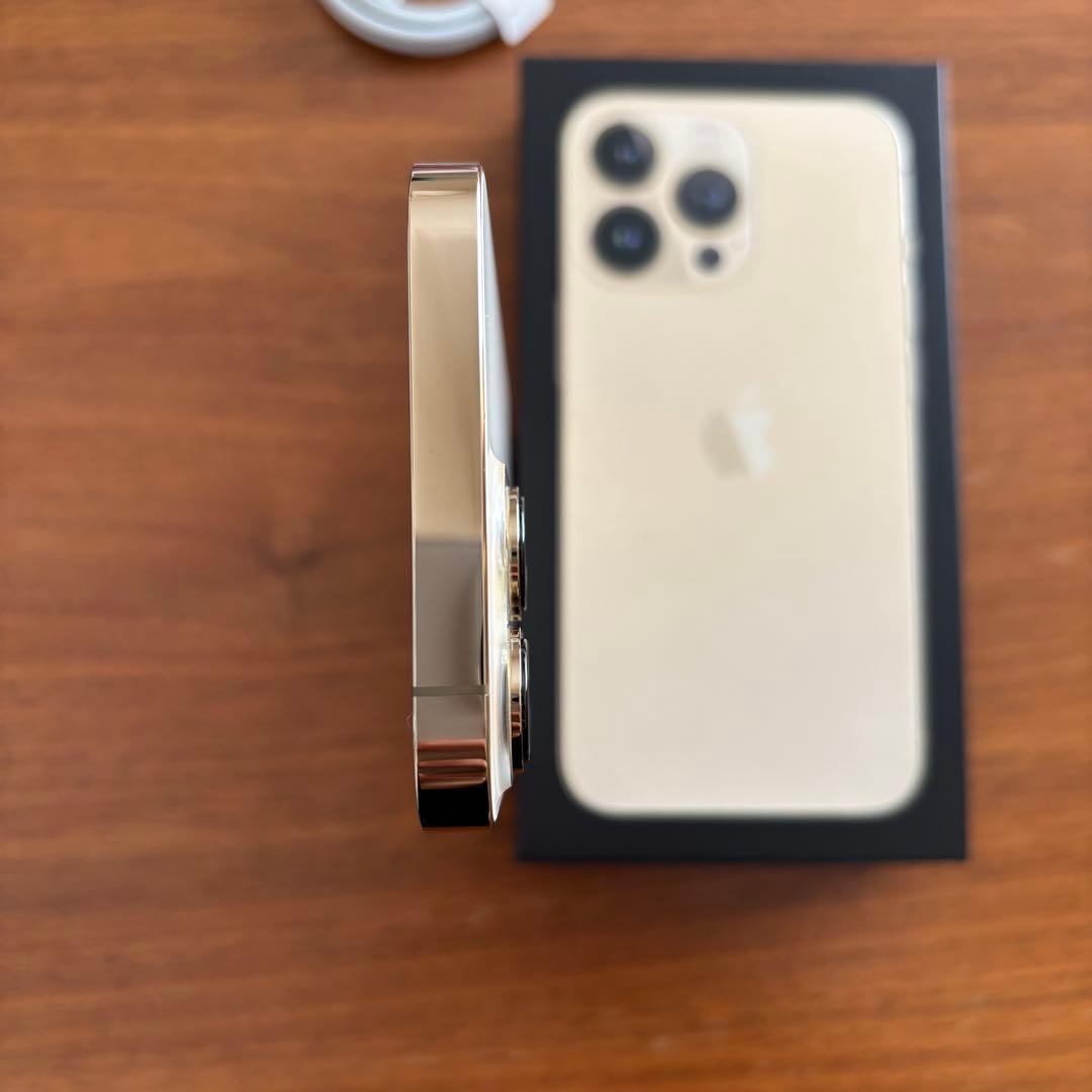 美品　iPhone13 Proゴールド　256GB