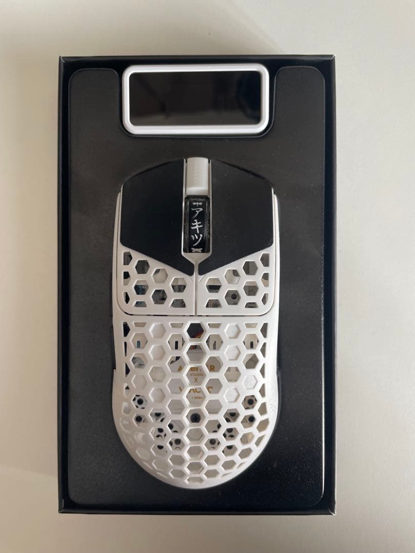 Arbiter Studio AKITSU MEDIUM ホワイト