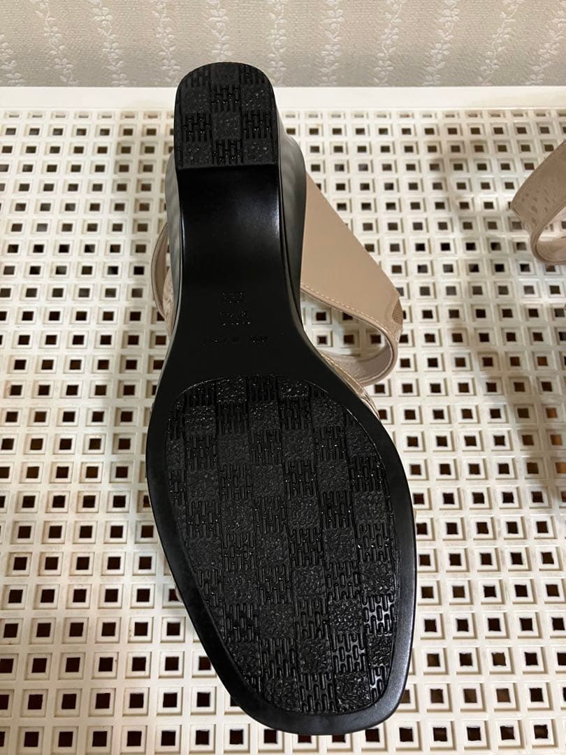 ほぼ新品　ヒルズアベニューミュールサンダルカメリア　ベージュ22.0cm